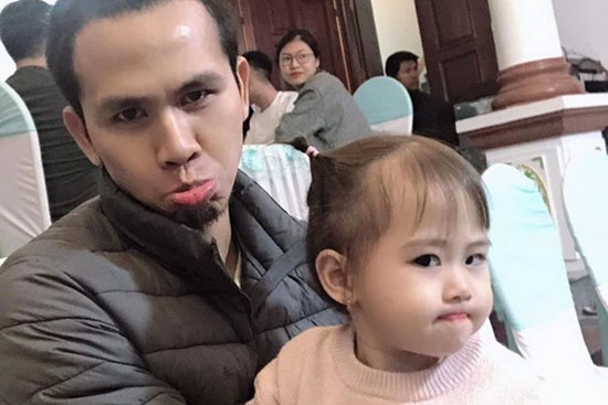 Những khoảnh khắc đời thường, ngọt ngào bên con gái của
