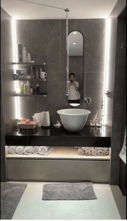 Hào hứng khoe biệt thự mới và phòng tắm siêu xịn, Trấn Thành nói: Chậu rửa mặt xấu nên nhiều người để miệng thúi không đánh răng-2