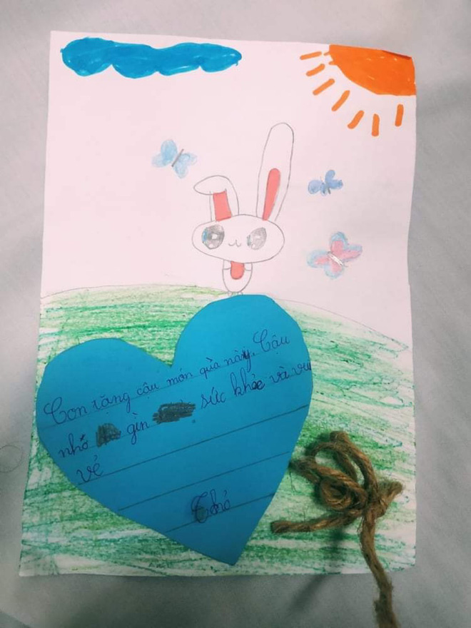 Suy sụp vì mắc ung thư máu, chàng trai 22 tuổi được vực dậy nhờ lá thư của cháu gái: Dòng chữ lem nhem khiến ta phải bật cười-2