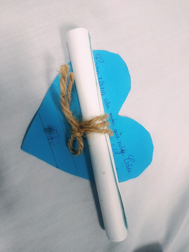 Suy sụp vì mắc ung thư máu, chàng trai 22 tuổi được vực dậy nhờ lá thư của cháu gái: Dòng chữ lem nhem khiến ta phải bật cười-3