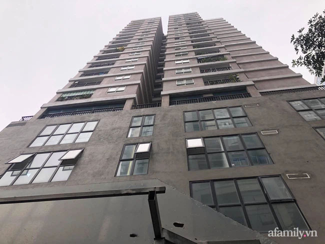 Người phụ nữ với chất giọng thép gây sốt MXH sau clip bé gái rơi từ tầng 12 chung cư: Chỉ biết gào thét vì cảnh tượng quá kinh hoàng-2