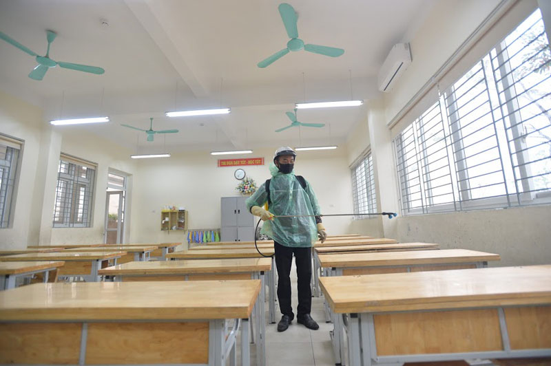 Trường Tiểu học Xuân Phương phun khử khuẩn, tổng vệ sinh toàn bộ khuôn viên trường sẵn sàng đón học sinh quay trở lại-3