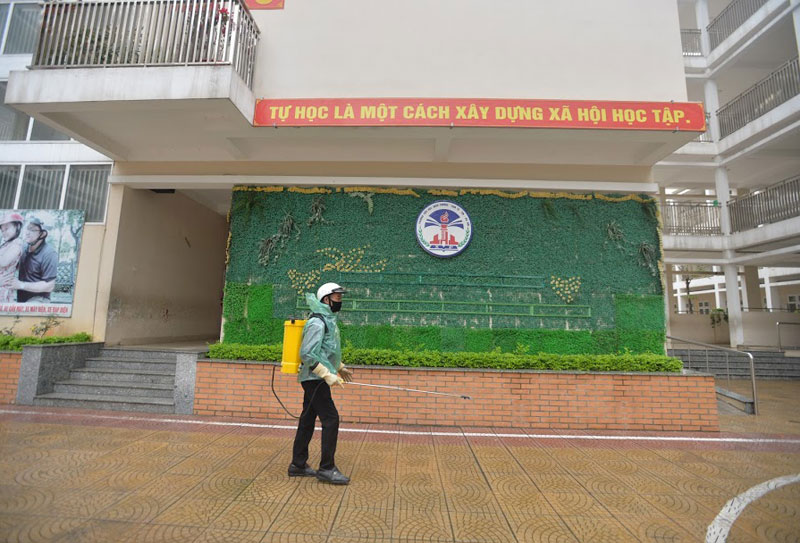 Trường Tiểu học Xuân Phương phun khử khuẩn, tổng vệ sinh toàn bộ khuôn viên trường sẵn sàng đón học sinh quay trở lại-4