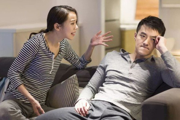 Nửa năm sau khi ly hôn với chồng cũ, vô tình tìm thấy thẻ ngân hàng của anh, sau khi kiểm tra số dư tôi chết lặng-1