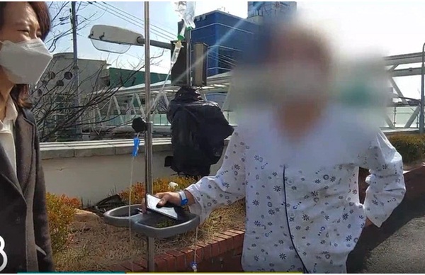 Vụ bắt nạt gây xôn xao: Nữ sinh bị đánh đập tàn bạo, đổ cà phê vào mặt, biết lý do mà ai cũng thương xót-5