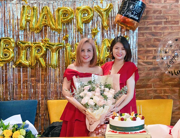 Cô Xuyến Về Nhà Đi Con trong tiệc sinh nhật tuổi 45: Nhan sắc hậu trùng tu cực trẻ, bảo sao được phi công thả thính-1