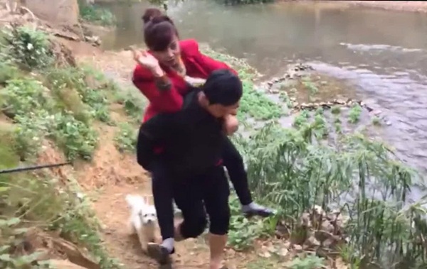 Cô dâu Cao Bằng 64 tuổi liên tục khoe trổ tài nấu ăn cho chồng trẻ, từ mâm cỗ cầu kỳ đến bát bún măng đều bày biện như nhà hàng-10