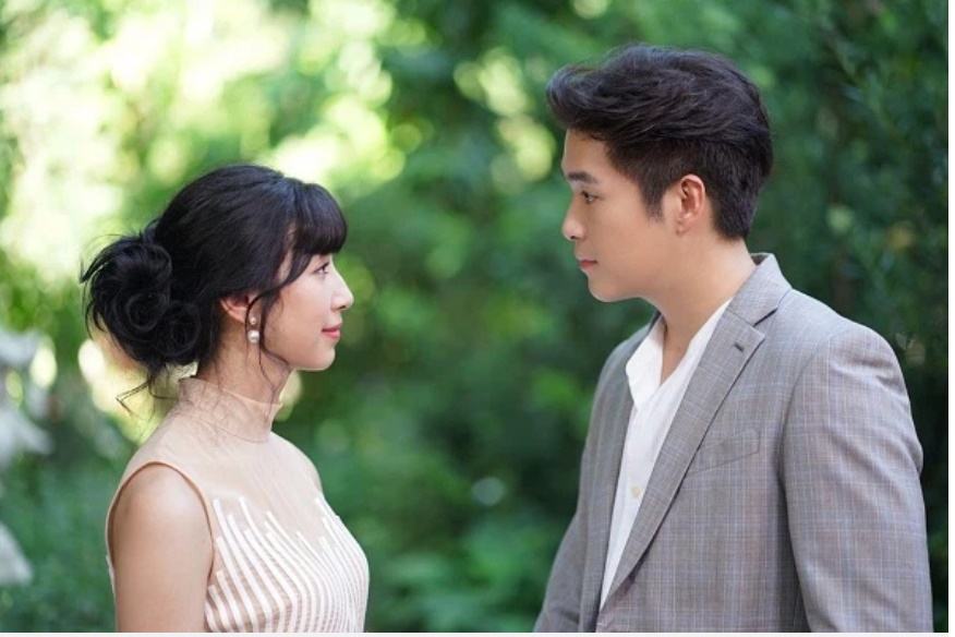 Mua nhẫn kim cương 200 triệu để cầu hôn lại vợ cũ nhưng khi đến thăm bố mẹ đẻ, anh ta phải chết đứng với thứ đặt trên bàn-1