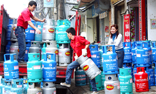 Nỗi sợ đến âm thầm: Chín lần liên tiếp tăng giá gas-1