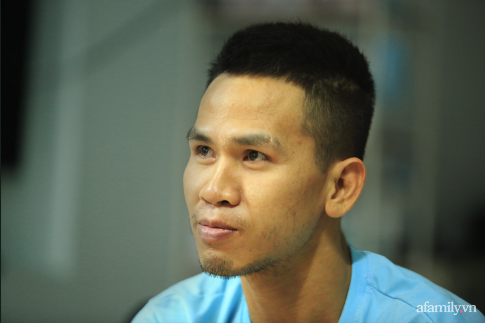 Em bé được cứu, bố chỉ nói 4 chữ Thế là được rồi”, nhưng đó là lời khen tuyệt vời nhất tôi từng nhận được-2