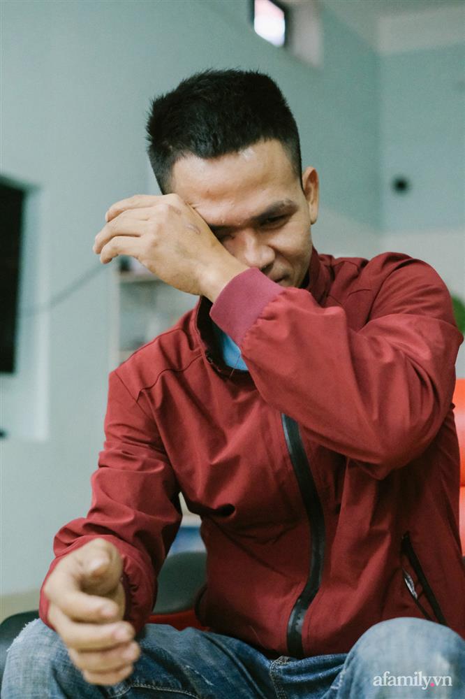 Em bé được cứu, bố chỉ nói 4 chữ Thế là được rồi”, nhưng đó là lời khen tuyệt vời nhất tôi từng nhận được-7