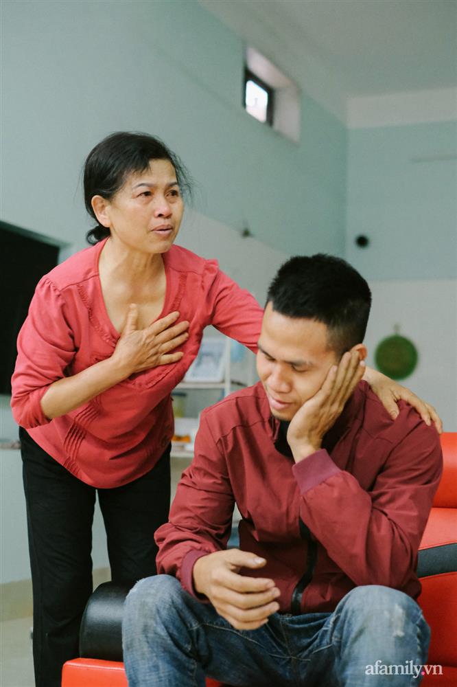 Em bé được cứu, bố chỉ nói 4 chữ Thế là được rồi”, nhưng đó là lời khen tuyệt vời nhất tôi từng nhận được-8