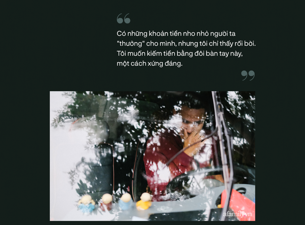 Em bé được cứu, bố chỉ nói 4 chữ Thế là được rồi”, nhưng đó là lời khen tuyệt vời nhất tôi từng nhận được-11