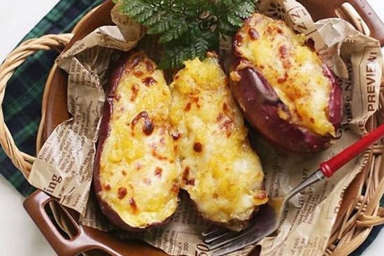 Mẹ đảm làm khoai lang nướng phô mai bằng nồi chiên không dầu bé nào cũng thích mê