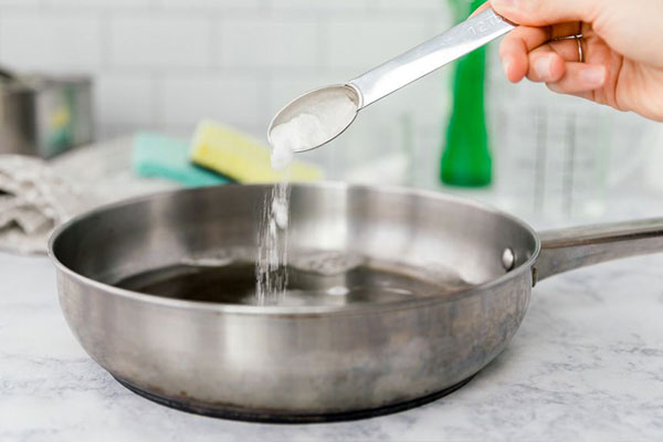 Chảo sắt ở nhà bị gỉ, đầu bếp hướng dẫn cho thứ này vào sẽ không bị gỉ hoặc dính-1
