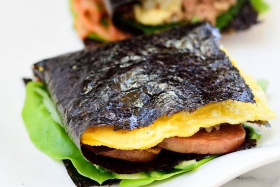 Cơm trưa tôi làm trong nháy mắt mà ở công ty ai nhìn cũng xuýt xoa đòi ăn thử rồi khen ngon