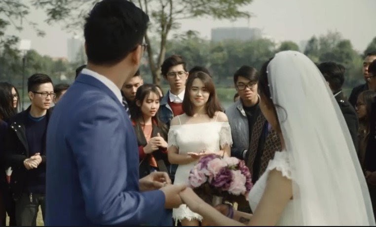 Đồng nghiệp cẩn thận tặng quà cưới trước cả tháng, lúc mở nó ra tôi phẫn nộ với thứ bên trong-2