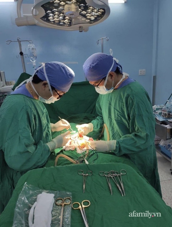 Bé trai 6 tuổi thủng ruột suýt chết do nuốt phải nam châm-1