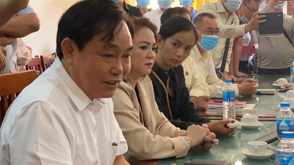 CLIP: Vợ ông Dũng lò vôi đang phơi bày sự thật về ông Võ Hoàng Yên-3