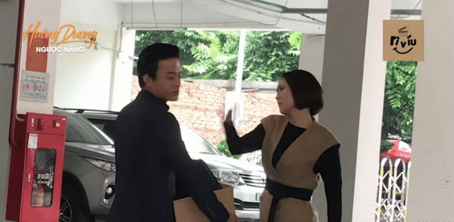 Hồng Diễm thẳng tay tát thật khiến Hồng Đăng méo cả mặt rồi đền ngay một cái ôm ngọt xỉu ở hậu trường-1