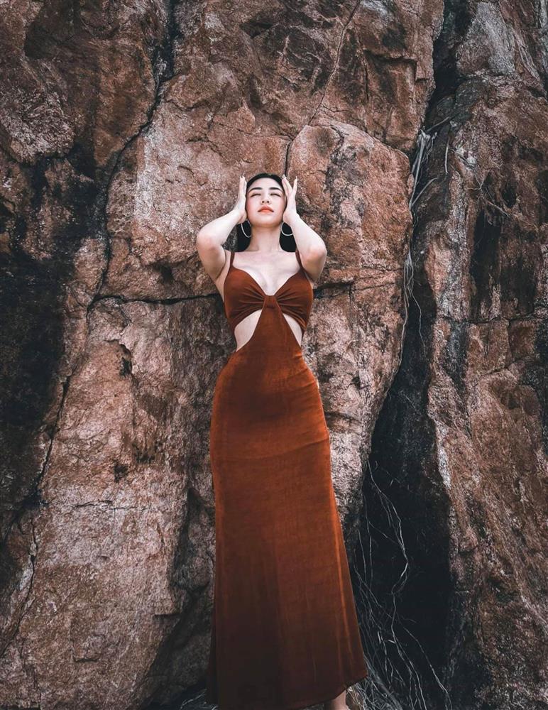 Tung ảnh mới nhất, hot girl bánh tráng trộn Đà Lạt khiến nhiều người ngỡ ngàng vì quá gợi cảm, 3 vòng chuẩn từng cen-ti-mét-8