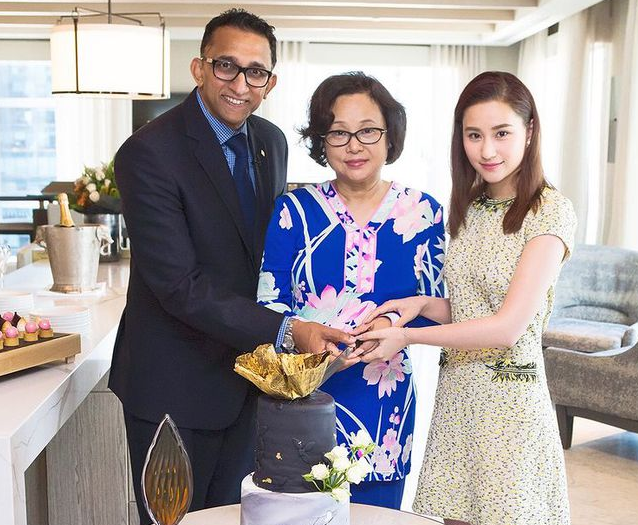 Vợ ba Vua sòng bài Macau đón sinh nhật 1 mình, con gái đăng ảnh cũ mừng tuổi mẹ khiến dân mạng xuýt xoa: Hà Hồng Sân si mê bà là đúng!-3