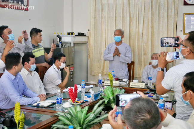 Lương y Võ Hoàng Yên trần tình việc bị vợ ông Dũng lò vôi tố lừa gạt hàng trăm tỷ: Anh là ông chủ lớn, tôi là hạt cát trên sa mạc, có đáng gì đâu-1