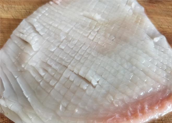 Ít người biết nhưng mực xào lá hẹ rất ngon, không tanh, ăn vào là thích-3