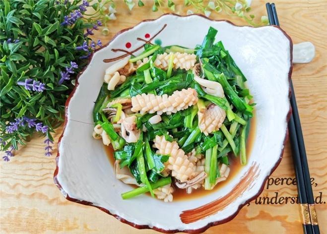 Ít người biết nhưng mực xào lá hẹ rất ngon, không tanh, ăn vào là thích-8