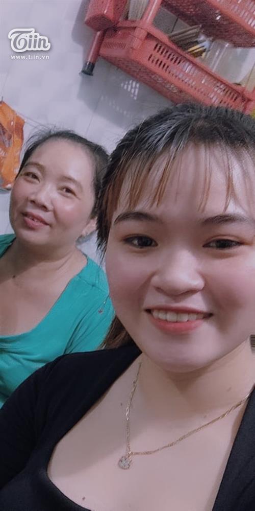 Mẹ chồng nàng dâu ôm nhau ngủ tình cảm, chồng tủi thân đăng video tố cáo vì bị cho ra rìa-1