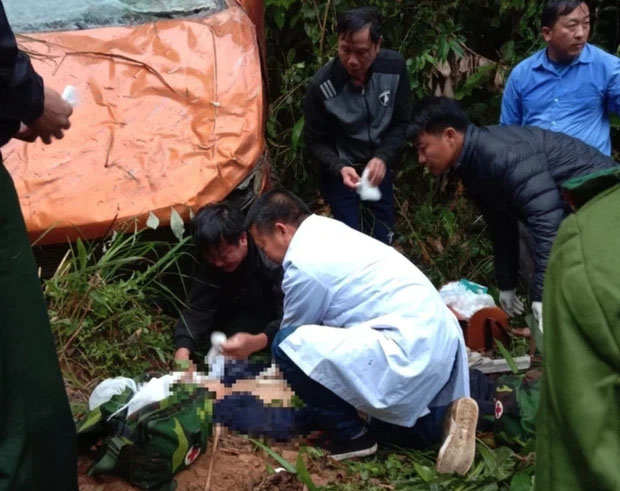 Nghệ An: Ô tô lao xuống vực, cán bộ phòng thanh tra tử nạn trên đường đi công tác-1