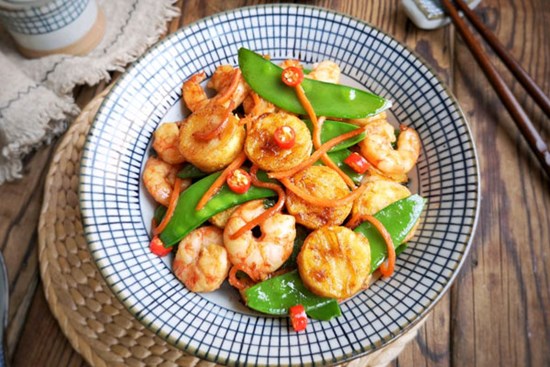 Tôm xào quá bình thường, thêm ngay thứ này giúp làm sạch ruột, giảm cân