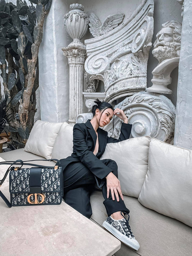 Người đẹp Phạm Thư sở hữu biệt thự nhìn như lâu đài trong truyện cổ tích?-1