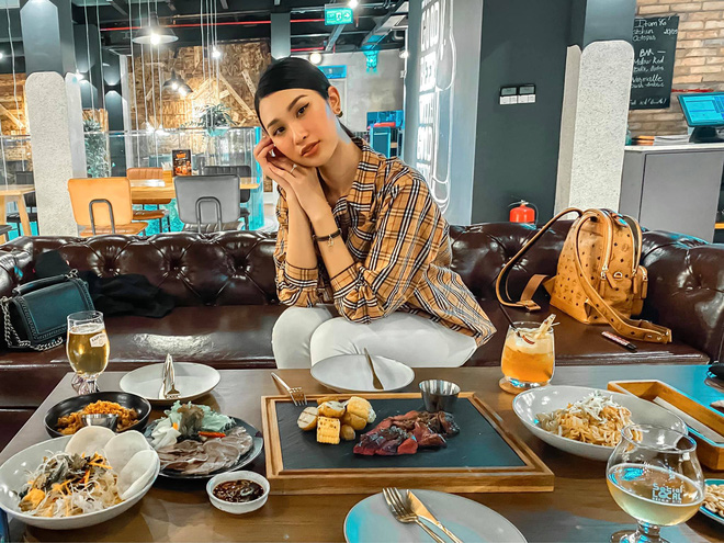 Người đẹp Phạm Thư sở hữu biệt thự nhìn như lâu đài trong truyện cổ tích?-2