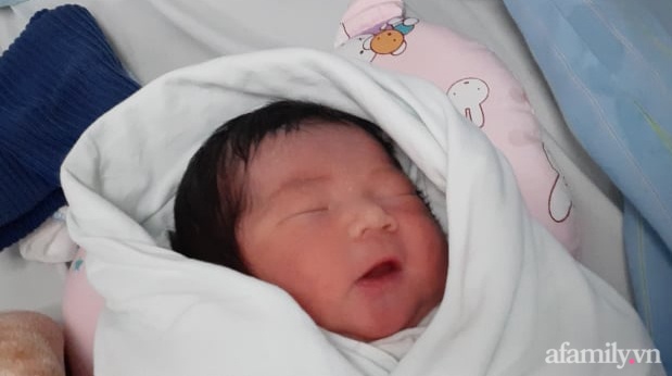 Đẻ đúng mùa dịch, mẹ trẻ ngã ngửa khi chồng đi làm giấy khai sinh cho con với cái tên độc nhất vô nhị: NGUYỄN CÔ VY-2