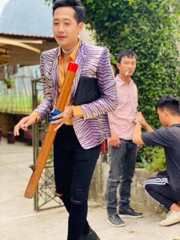 Hình ảnh và cuộc sống ngoại đời khác biệt của Hải bóng bẩy Mạnh Hưng trong Hướng dương ngược nắng-8