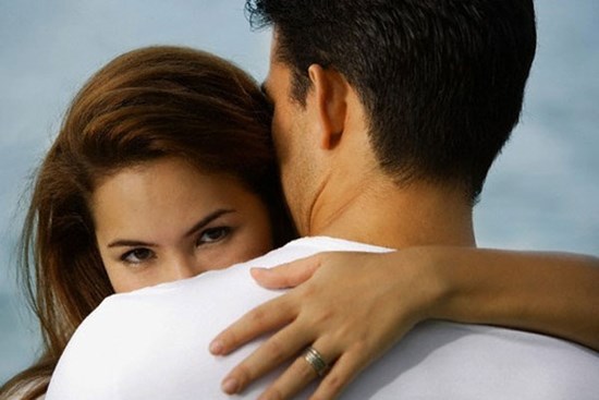Từng hớn hở tự hào vì lấy được vợ đẹp, không ngờ có ngày anh tôi gặp quả đắng cũng vì vợ