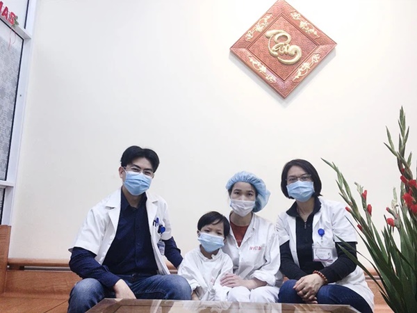 Bé trai 7 tuổi ở Hà Nội là bệnh nhi ghép tim nhỏ tuổi nhất Việt Nam đã được ra viện-1