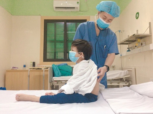 Bé trai 7 tuổi ở Hà Nội là bệnh nhi ghép tim nhỏ tuổi nhất Việt Nam đã được ra viện-2