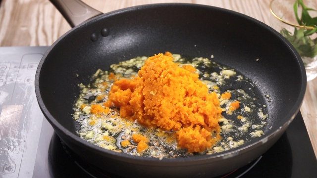 Mách chị em cách làm sụn gà sốt trứng muối: Dùng làm món chính hay món ăn vặt đều đi vào lòng người-5