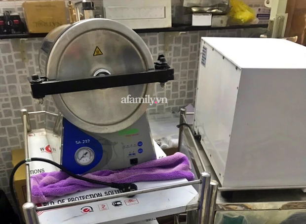 TP.HCM: Đột kích spa bỏ quên miếng gạc trong ngực khách hàng, phát hiện thêm một nạn nhân nghi vừa phẫu thuật vùng kín-2