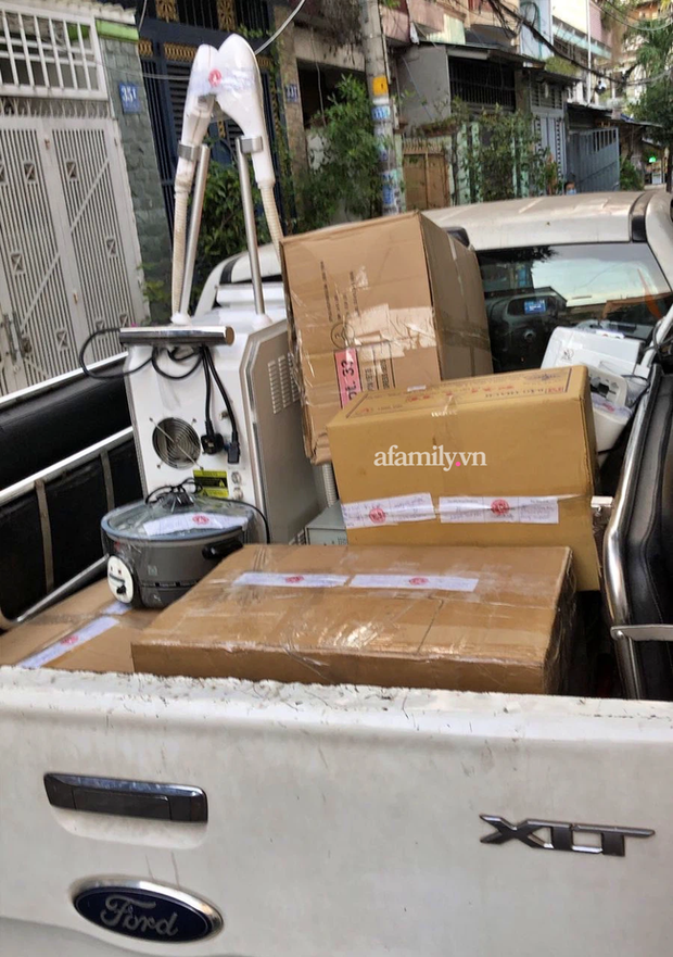 TP.HCM: Đột kích spa bỏ quên miếng gạc trong ngực khách hàng, phát hiện thêm một nạn nhân nghi vừa phẫu thuật vùng kín-3