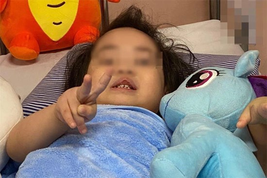 Bé gái 3 tuổi ngã từ tầng 12 chung cư ở Hà Nội dự kiến được xuất viện vào ngày mai