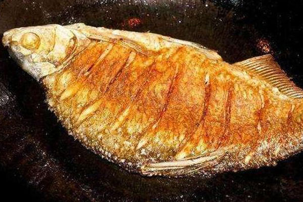 Thêm gia vị đặc biệt giúp món cá rán không bị dính, rách da, thơm ngon hơn-1