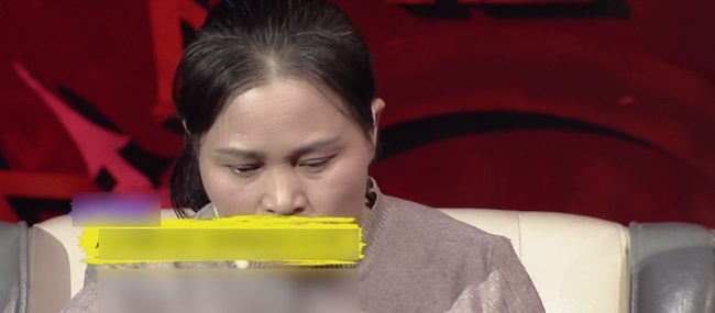 Bà mẹ lên truyền hình tố cáo các con ruồng rẫy mình, ai ngờ cô con gái bình thản kể lại 1 chuyện khiến cả trường quay chết lặng-4