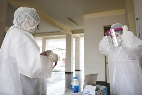 Bệnh nhân 1823 bị tổn thương gần hết phổi