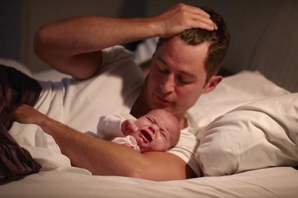 Trẻ sơ sinh khó ngủ, ngủ ngày cày đêm”? 4 kinh nghiệm đối phó tưởng là chân lý” nhưng không hẳn đúng, bố mẹ cần lưu ý-1