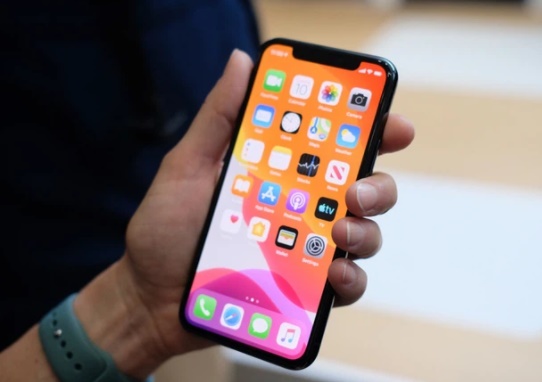 Lỡ tay sờ vào điện thoại người yêu, cô gái phát hiện sự thật khủng khiếp về những món quà lớn mình được tặng-2