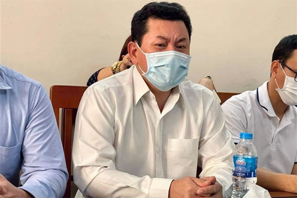 Nổi da gà xem ông Võ Hoàng Yên chữa câm điếc bẩm sinh 15 năm bằng tay không trong loạt clip triệu view: Có phải là thần y như lời đồn?-10