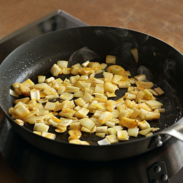 Mách chị em cách làm cơm cà ri đậu phụ, bữa ăn chay thơm ngon lành mạnh nhất là đây-6